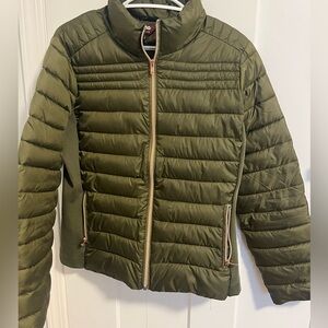 Light weight puffer jacket. Size xl but is stretchy, fits more like a M-L